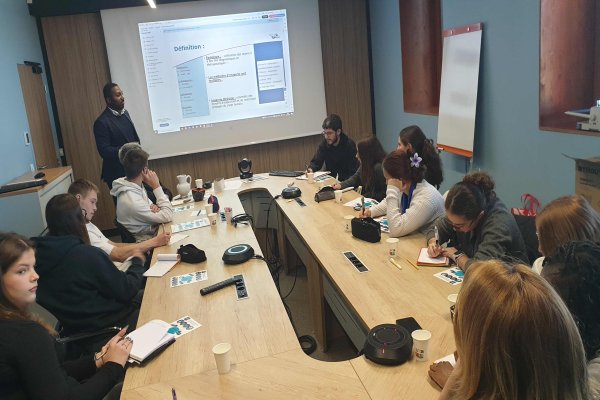 Visite instructive des TST2S au centre d'imagerie IMEGA