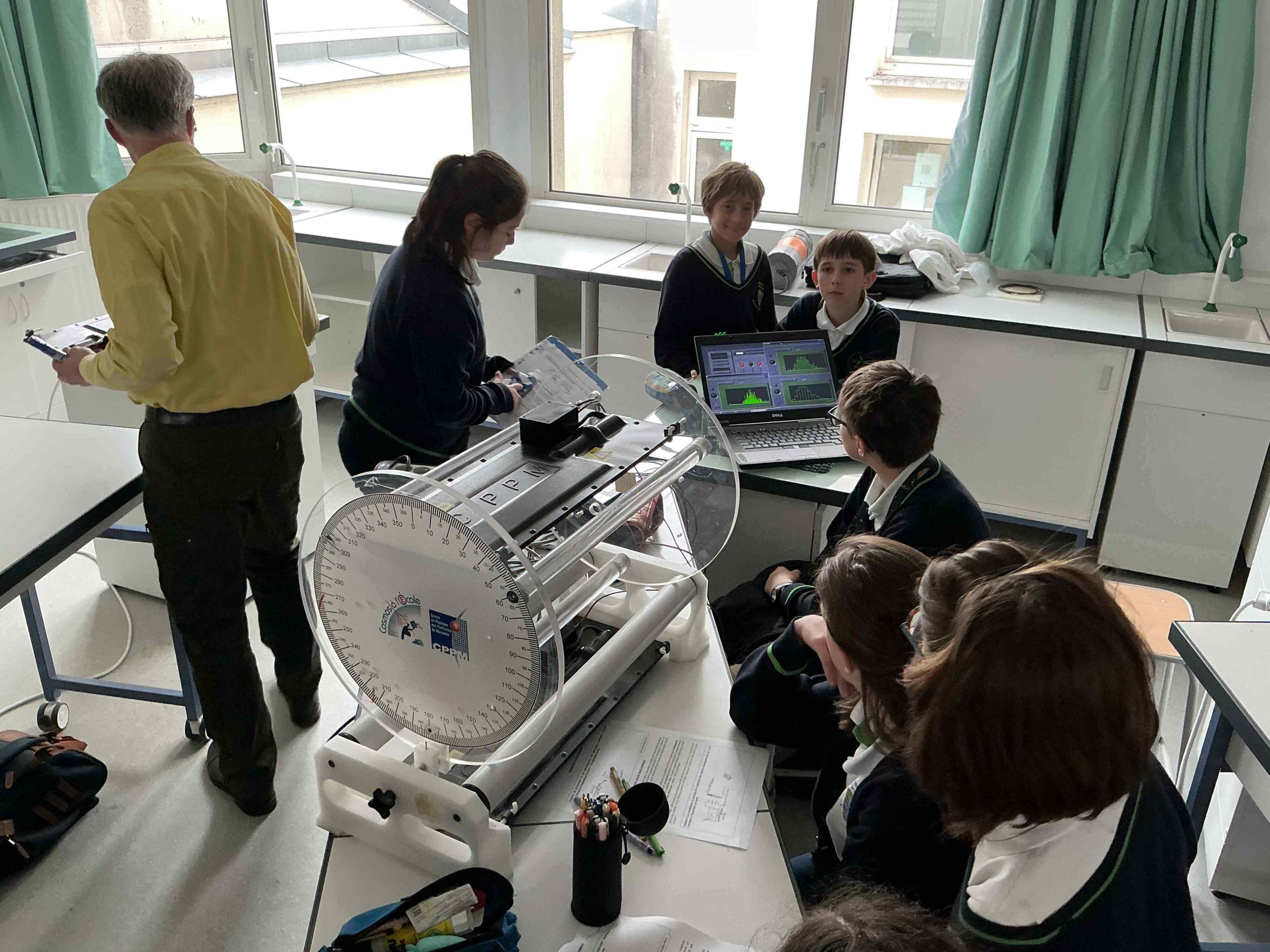 Les 6eSC à la chasse aux particules !